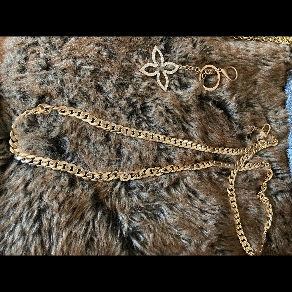 Gold chain and keychain for Sarah wallet